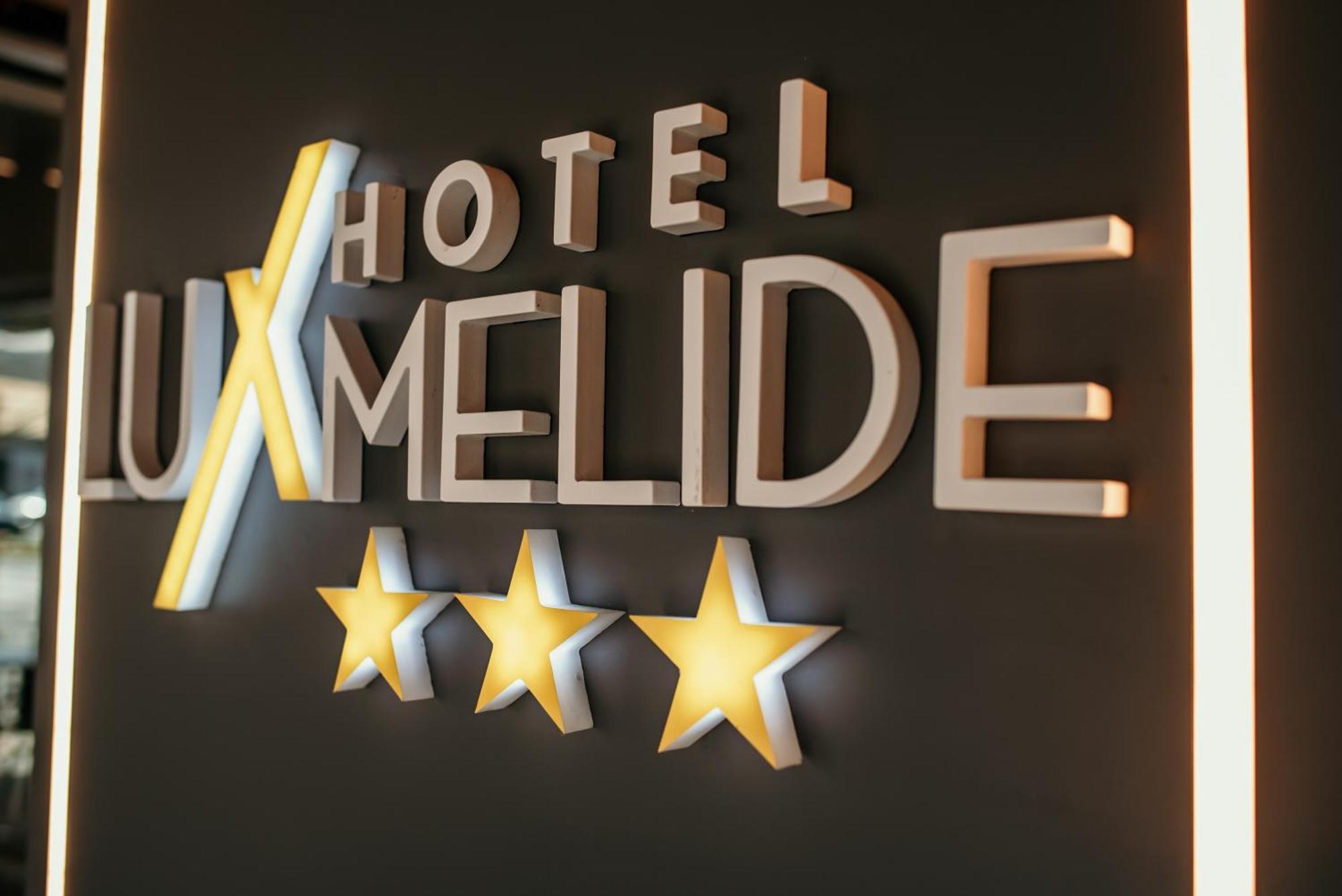 Hotel Lux Melide Exteriör bild