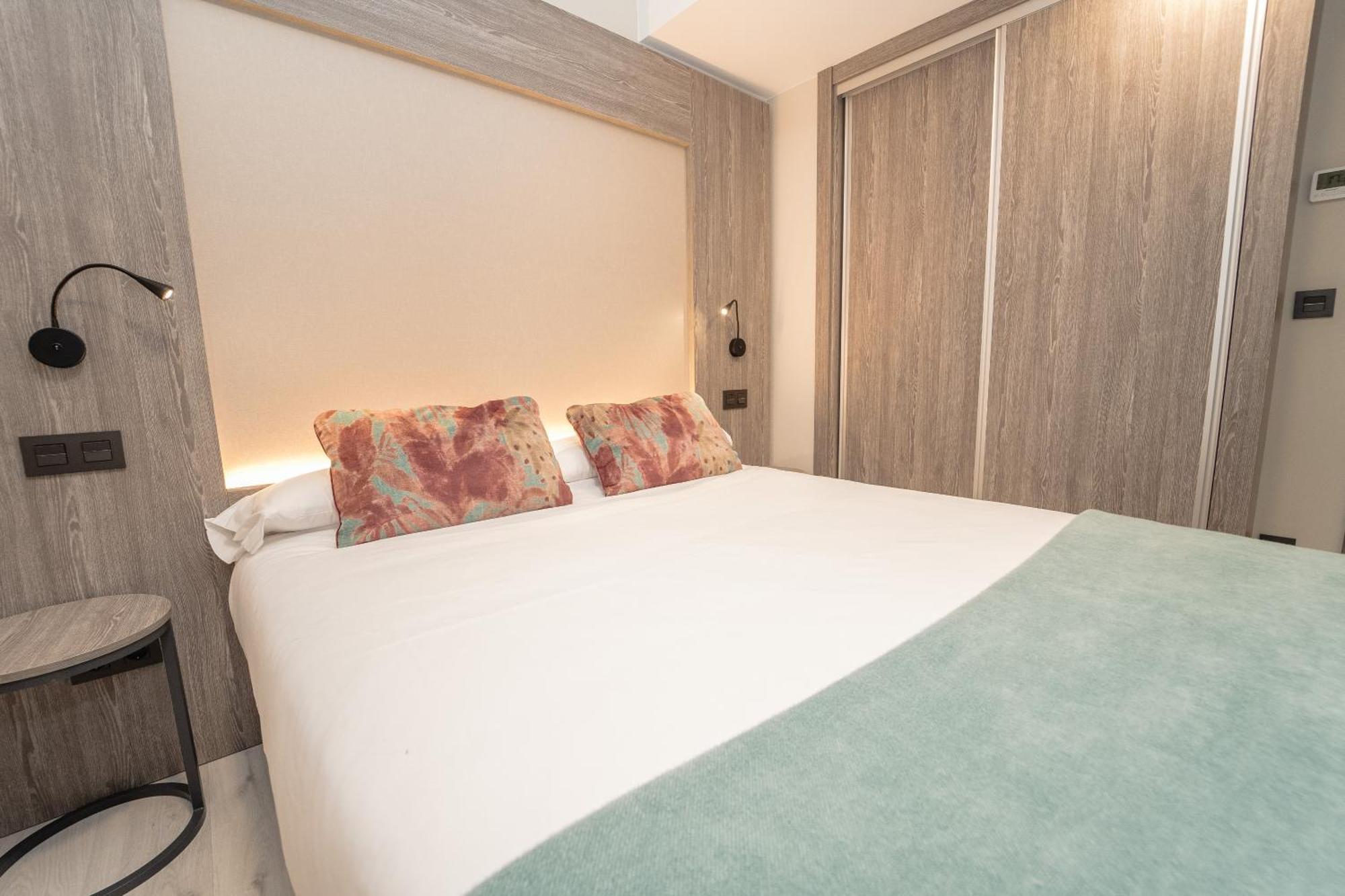 Hotel Lux Melide Rum bild